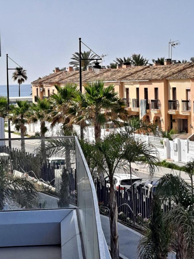 Luxury Complex Beachfront Apartment, Infinity Pool, Sauna, Gym And Large Terrace Torremolinos Dış mekan fotoğraf