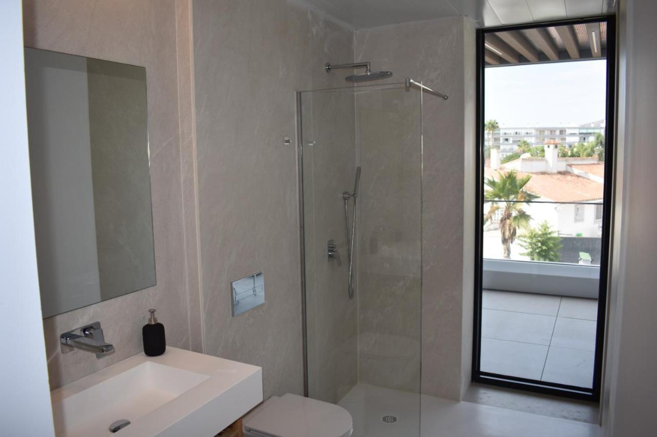 Luxury Complex Beachfront Apartment, Infinity Pool, Sauna, Gym And Large Terrace Torremolinos Dış mekan fotoğraf