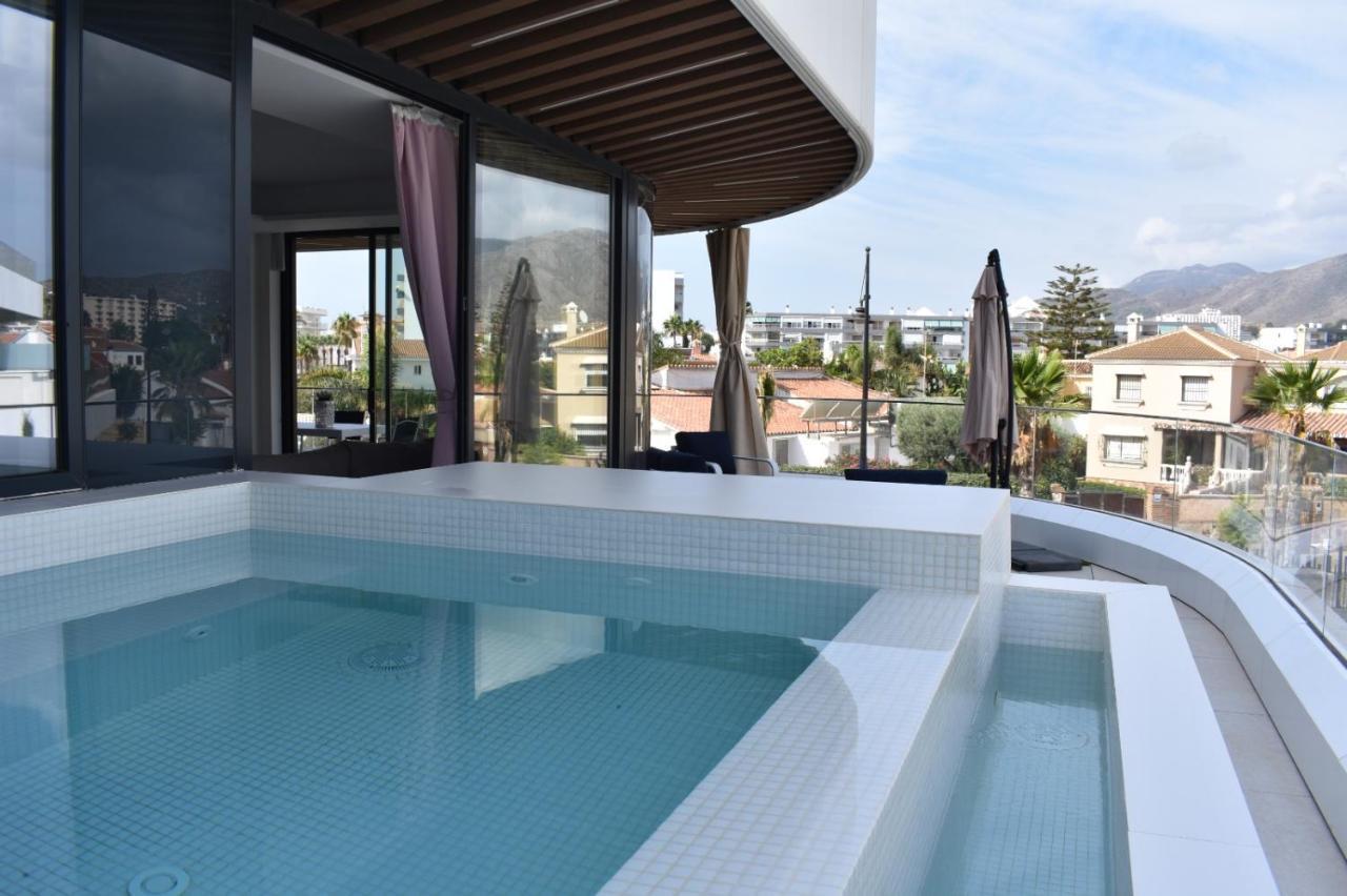 Luxury Complex Beachfront Apartment, Infinity Pool, Sauna, Gym And Large Terrace Torremolinos Dış mekan fotoğraf