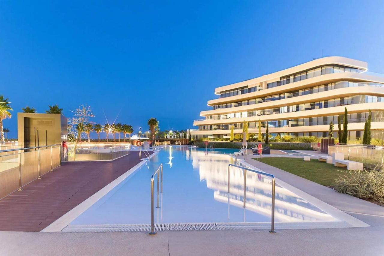 Luxury Complex Beachfront Apartment, Infinity Pool, Sauna, Gym And Large Terrace Torremolinos Dış mekan fotoğraf