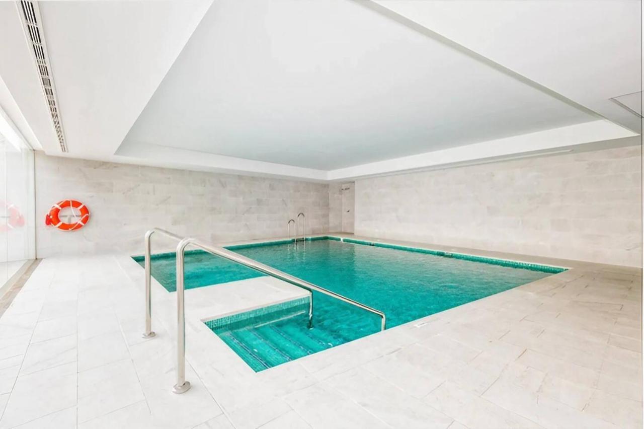Luxury Complex Beachfront Apartment, Infinity Pool, Sauna, Gym And Large Terrace Torremolinos Dış mekan fotoğraf