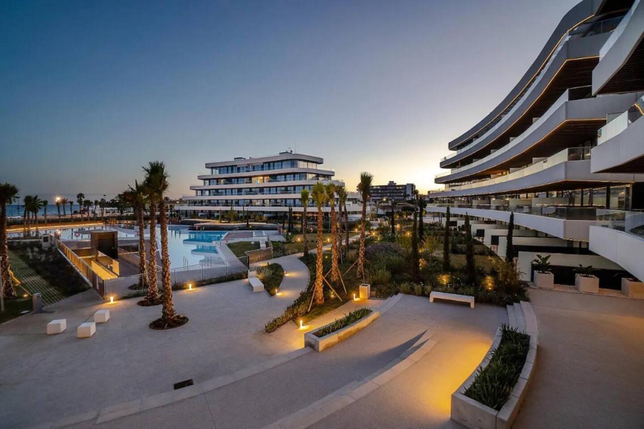 Luxury Complex Beachfront Apartment, Infinity Pool, Sauna, Gym And Large Terrace Torremolinos Dış mekan fotoğraf