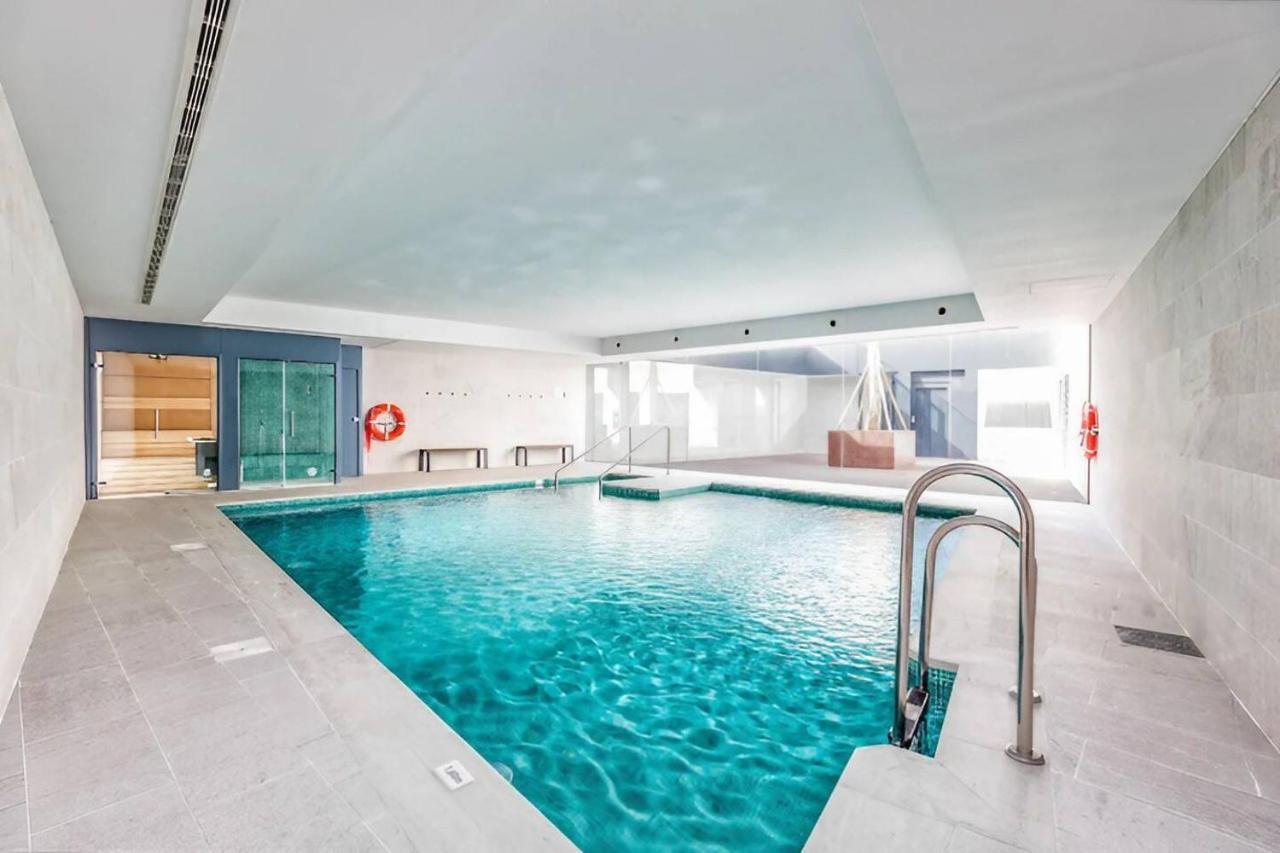 Luxury Complex Beachfront Apartment, Infinity Pool, Sauna, Gym And Large Terrace Torremolinos Dış mekan fotoğraf